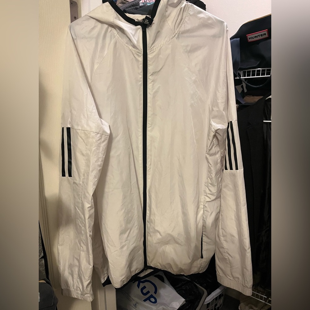 Lite weight adidas wind breaker. Men’s size Large